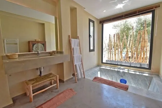 Luxury Villa, Birden Çok Yatak