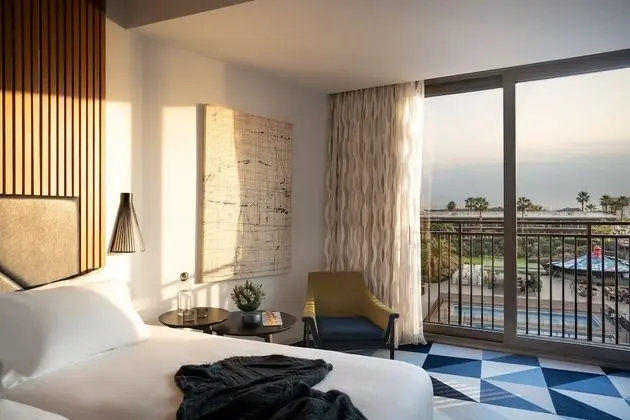 Deluxe Oda, Havuz Manzaralı