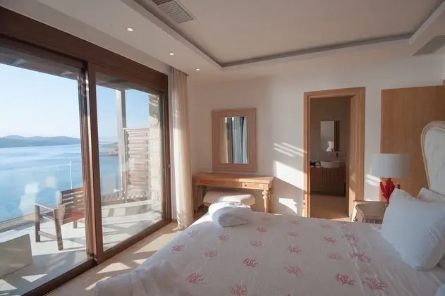 Luxury Villa, 5 Yatak Odası, Koy Manzaralı, Okyanusa Sıfır