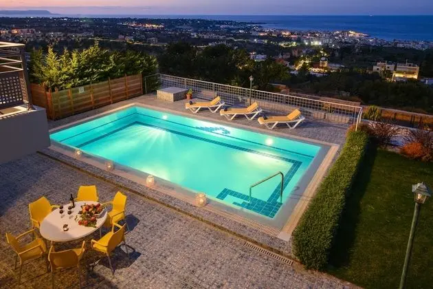 Family Villa, 3 Yatak Odası, Kişiye Özel Havuzlu