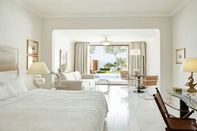 Süit, Deniz Manzaralı (Pool Suite with Small Garden)