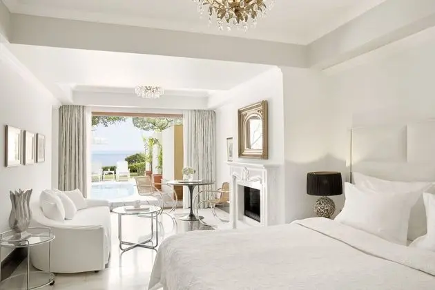 Süit, Deniz Manzaralı (Pool Suite with Small Garden)