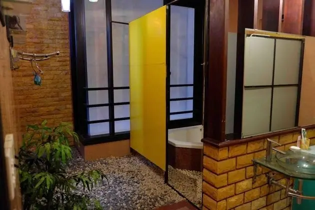 Economy Tek Büyük Yataklı Oda (Shared Bathroom)