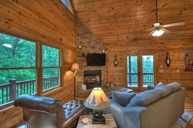 Kulübe (Dancing Bear Retreat)