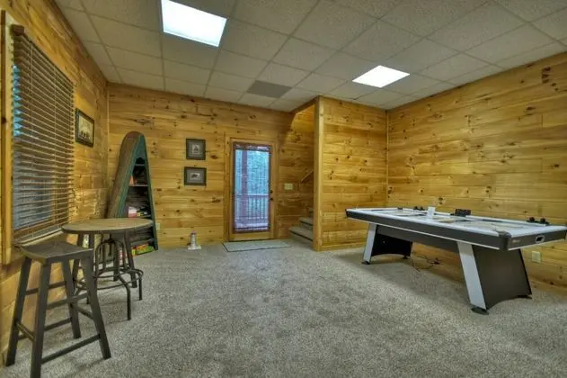 Kulübe (Dancing Bear Retreat)