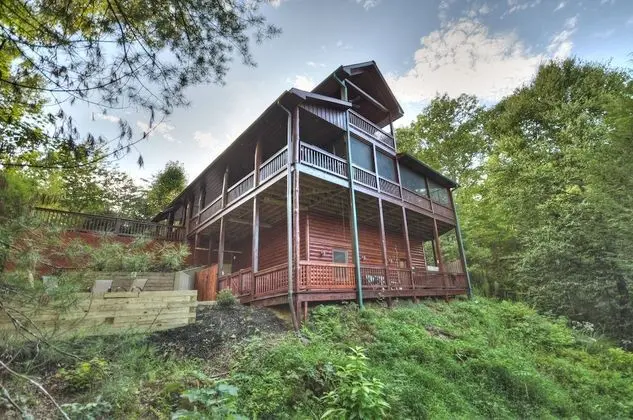 Kulübe (Dancing Bear Retreat)
