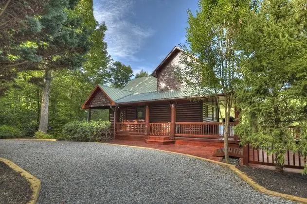 Kulübe (Dancing Bear Retreat)