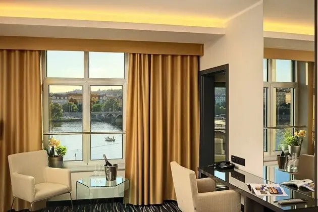 Deluxe Tek Büyük veya İki Ayrı Yataklı Oda, Şehir Manzaralı