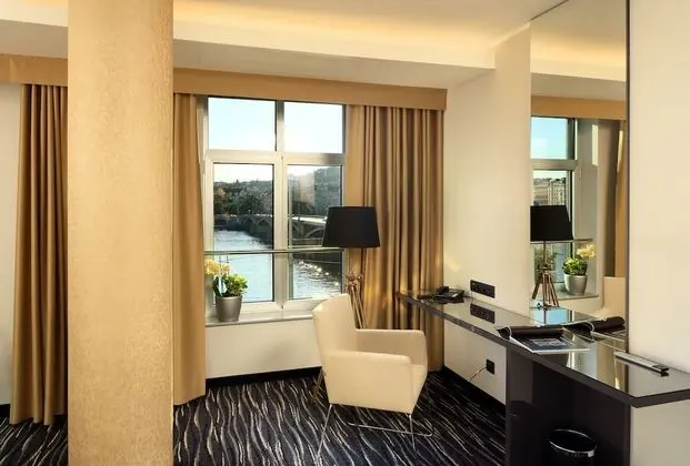 Deluxe Tek Büyük veya İki Ayrı Yataklı Oda, Şehir Manzaralı