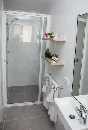 Kulübe, 1 Büyük (Queen) Boy Yatak ve Çekyat, Özel Banyo (Unit 3)