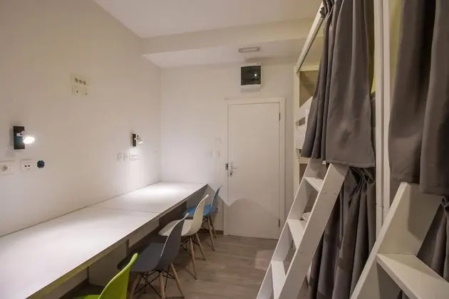Ortak Ranzalı Oda, Karma Ranzalı Oda (4 beds 1)