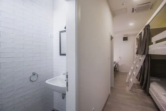 Ortak Ranzalı Oda, Karma Ranzalı Oda (4 beds 1)