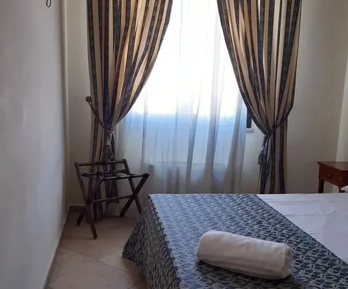 Büyük Yataklı Tek Kişilik Oda