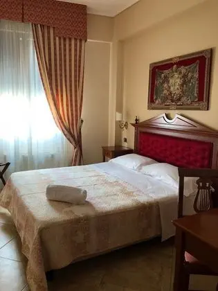 Büyük Yataklı Tek Kişilik Oda