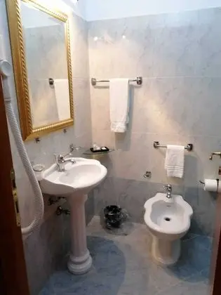 Büyük Yataklı Tek Kişilik Oda