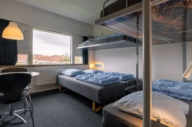 City Dört Kişilik Oda, Özel Banyo, Şehir Manzaralı