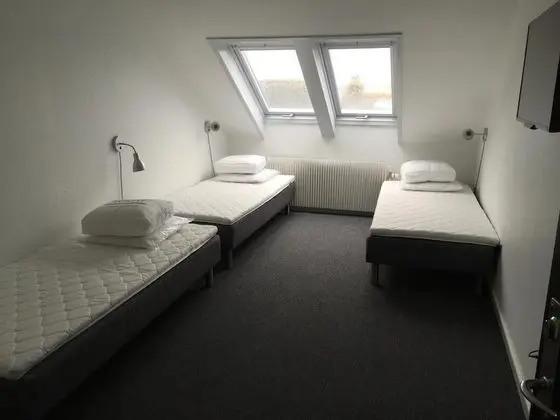 Basic Üç Kişilik Oda, Ortak Banyo