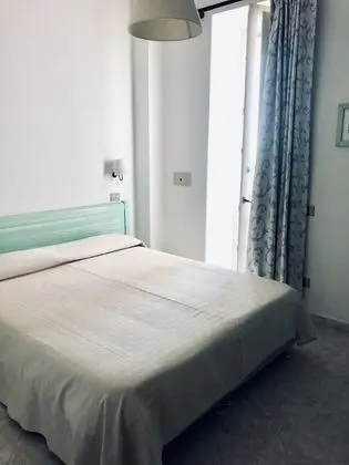 Classic Tek Büyük Yataklı Oda, Balkon, Kısmi Deniz Manzarası