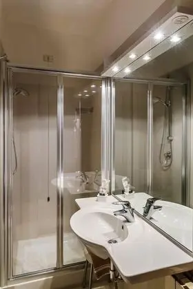 Büyük Yataklı Tek Kişilik Oda