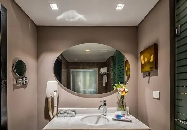 Deluxe Tek Büyük Yataklı Oda, Balkon, Deniz Manzaralı