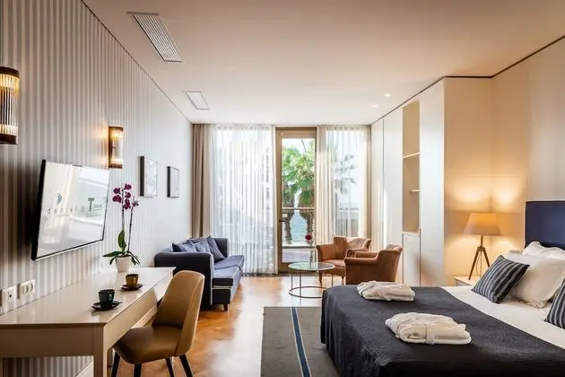 Junior Süit, Balkon