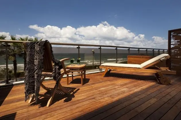 Junior Süit, Balkon