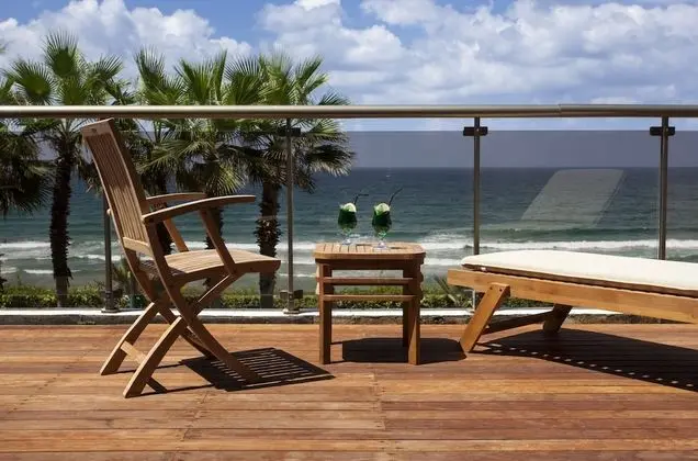 Junior Süit, Balkon