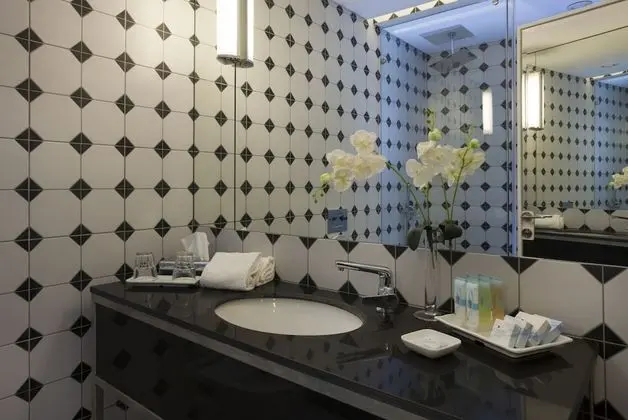 Junior Süit, Balkon