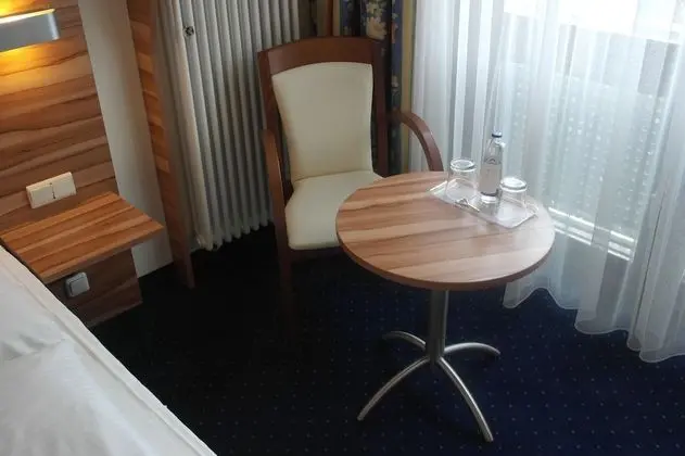 Business Tek Büyük Yataklı Oda