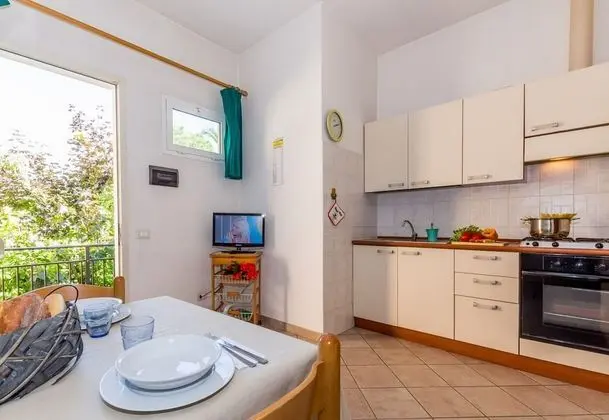 Family Apart Daire, 1 Çift Kişilik Yatak ve Çekyat (Daniela 4 100mt from sea)