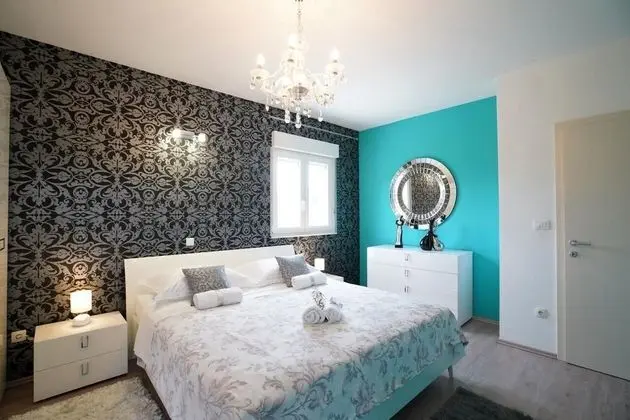 Villa (Four Bedroom Villa with Pool)