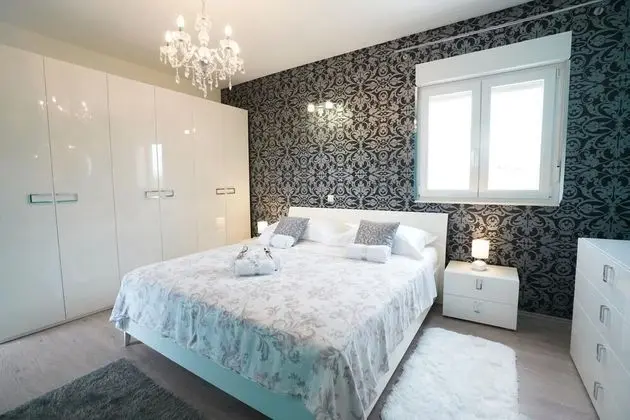 Villa (Four Bedroom Villa with Pool)