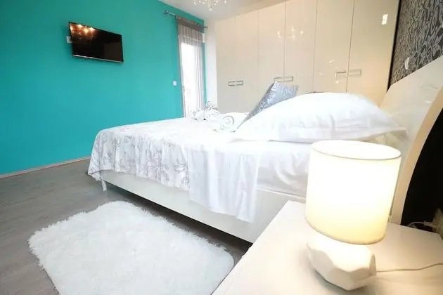 Villa (Four Bedroom Villa with Pool)