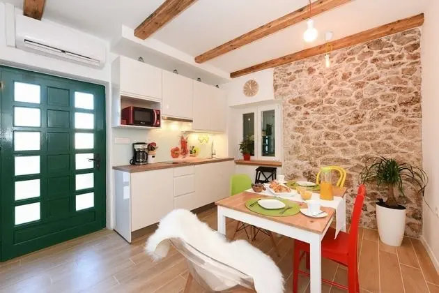 Ev (Daniela - sweet house near beach - H()