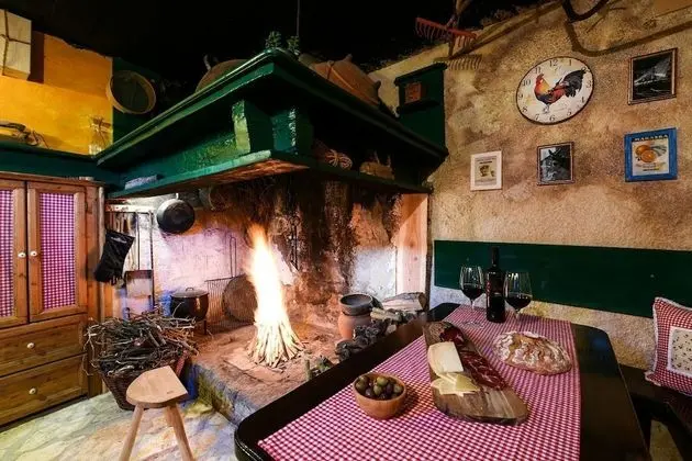 Ev (Daniela - sweet house near beach - H()