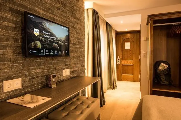 Tek Büyük Yataklı Oda (Swiss Style )