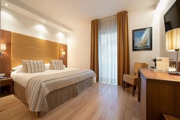 Superior Tek Büyük veya İki Ayrı Yataklı Oda