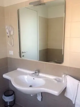 Üç Kişilik Oda, Kısmi Deniz Manzaralı