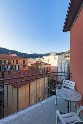 Üç Kişilik Oda, Manzarasız