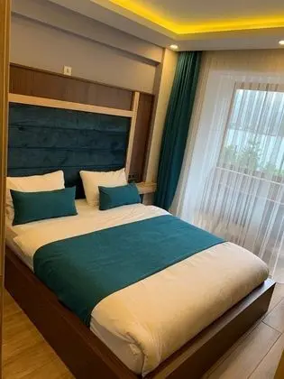 DELUXE  GÖL MANZARALI ÇİFT KİŞİLİK ODA  - 203 303