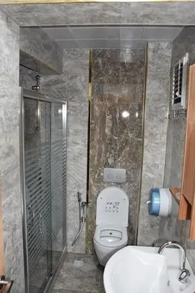 DELUXE  GÖL MANZARALI ÇİFT KİŞİLİK ODA  - 203 303