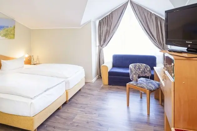 Standard Oda, 1 En Büyük (King) Boy Yatak, Küvet (1 King Bed)
