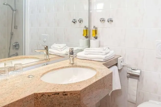 Standard Oda, 1 En Büyük (King) Boy Yatak, Küvet (1 King Bed)
