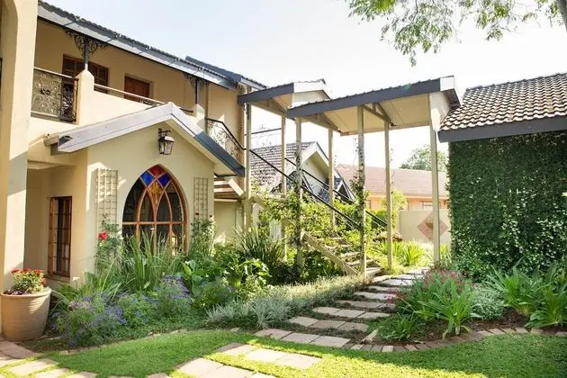 Luxury Tek Büyük veya İki Ayrı Yataklı Oda, 1 Yatak Odası, Sigara İçilmez, Bahçe Manzaralı