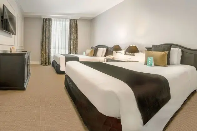 Süit (2 Double Beds)