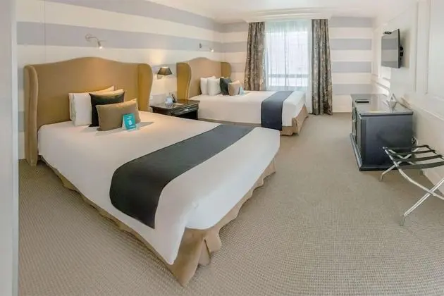 Süit (2 Double Beds)