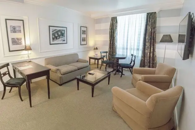 Süit (2 Double Beds)