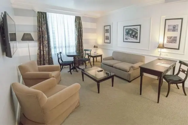 Süit (2 Double Beds)
