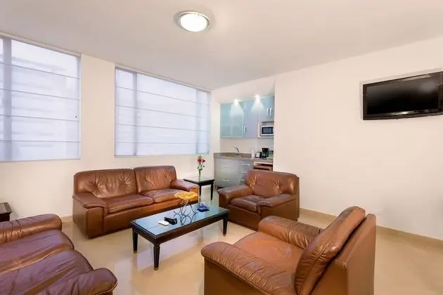 Junior Süit, 1 Büyük (Queen) Boy Yatak ve Çekyat