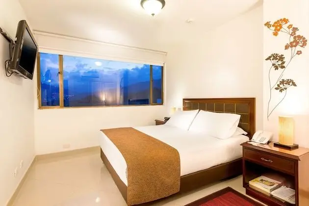 Junior Süit, 1 Büyük (Queen) Boy Yatak ve Çekyat